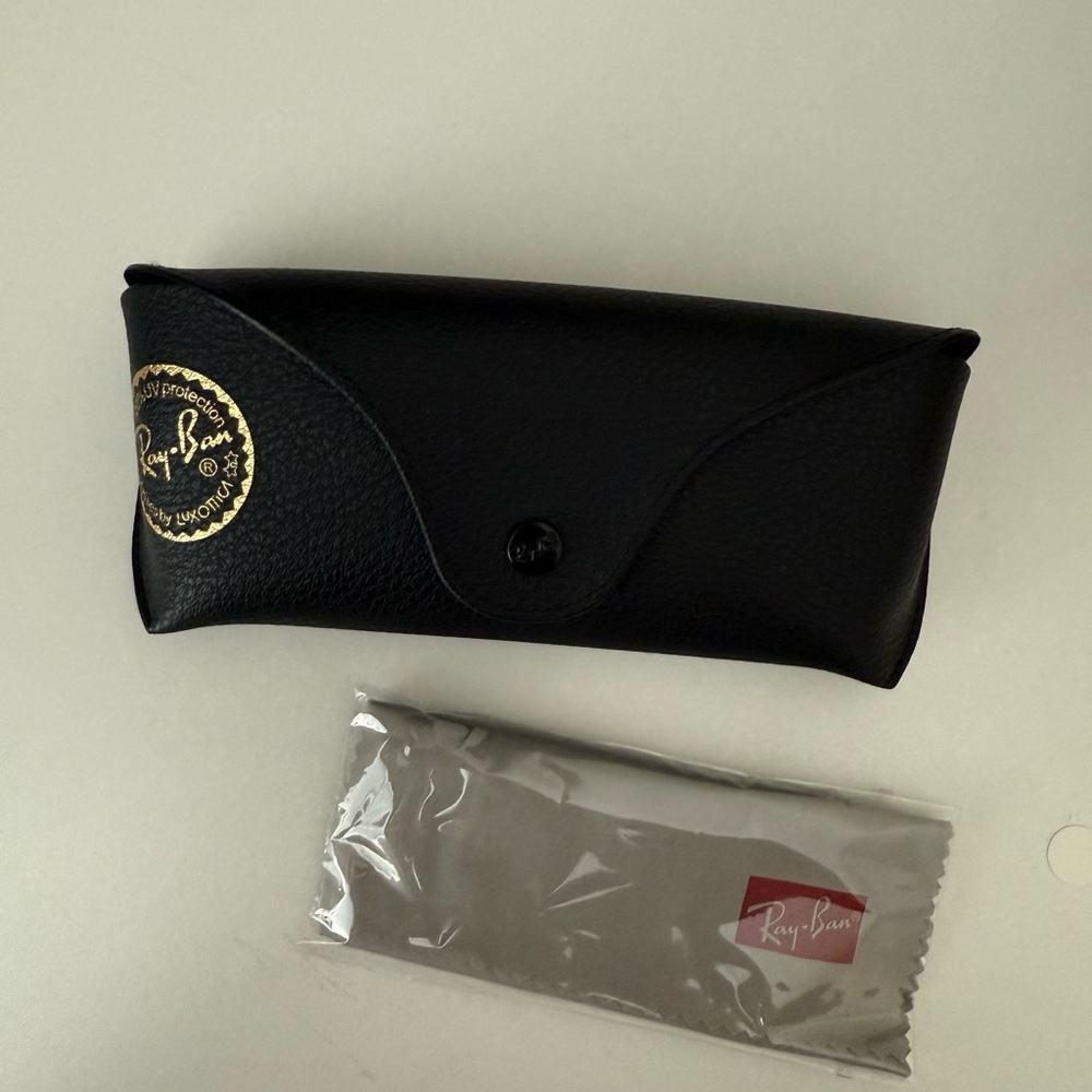 Ray-Ban Classic Black Sunglasses Holder